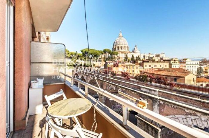 Appartamento trilocale in vendita in Piazzale Gregorio VII, Roma