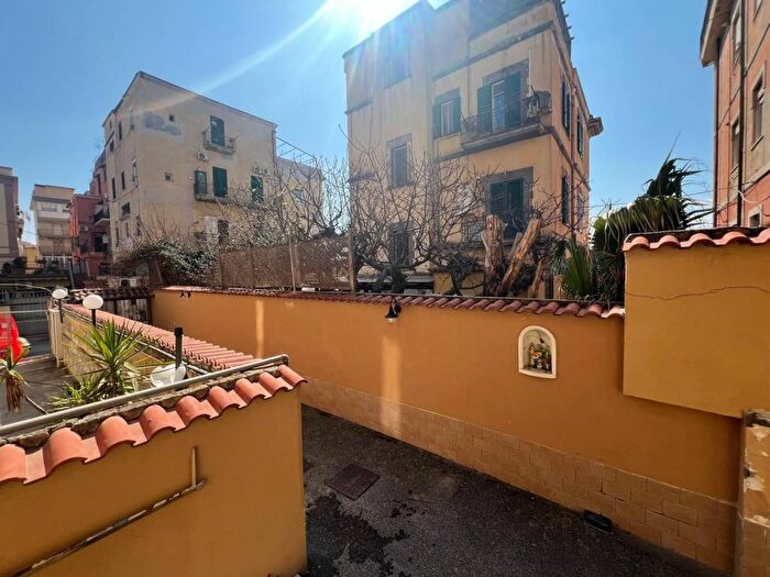 Appartamento trilocale in affitto in Via di Pozzuoli, Bagnoli, Napoli