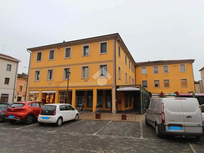 Appartamento quadrilocale in vendita in Piazza GGaribaldi, Bagnolo In Piano