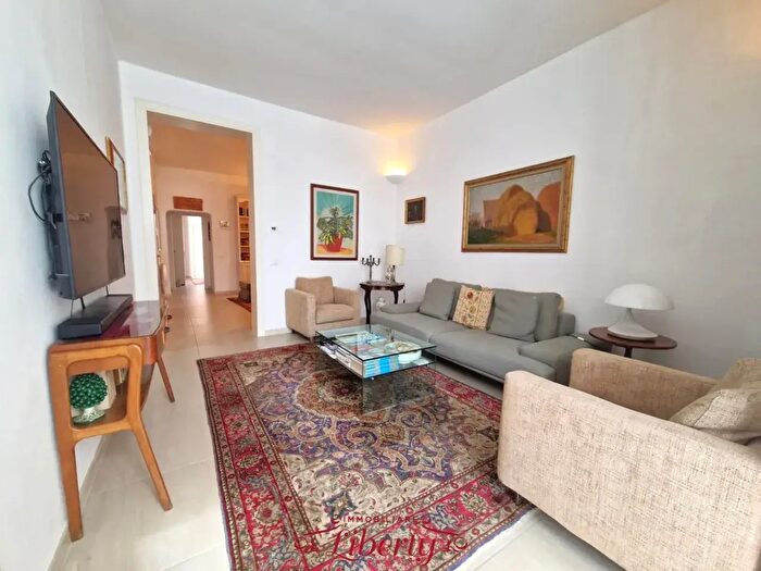 Appartamento con 5 locali in vendita in Viareggio