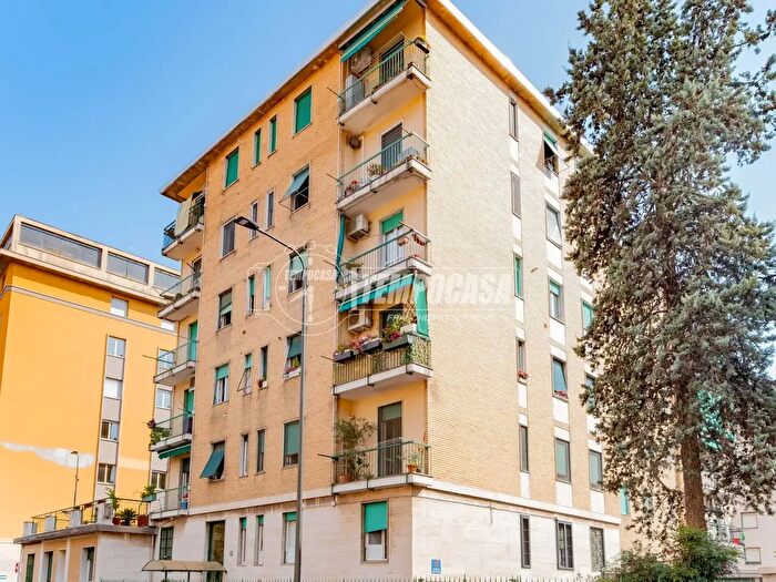 Appartamento trilocale in vendita in Via Caltagirone, Milano