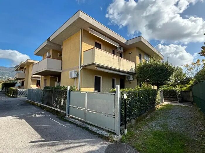 Appartamento bilocale in vendita in Via Stradella, Massa