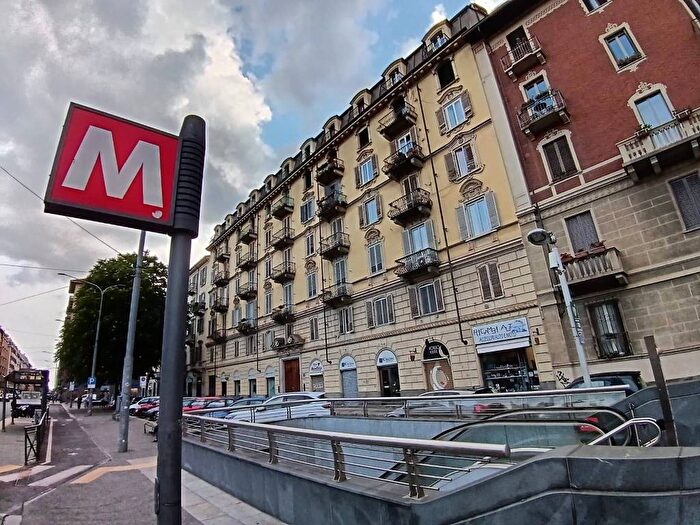 Appartamento trilocale in affitto in Piazza Edmondo De Amicis, San Salvario Dante, Torino