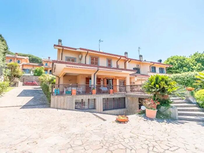 Casa con 6 locali in affitto in Via del Fico, Grottaferrata