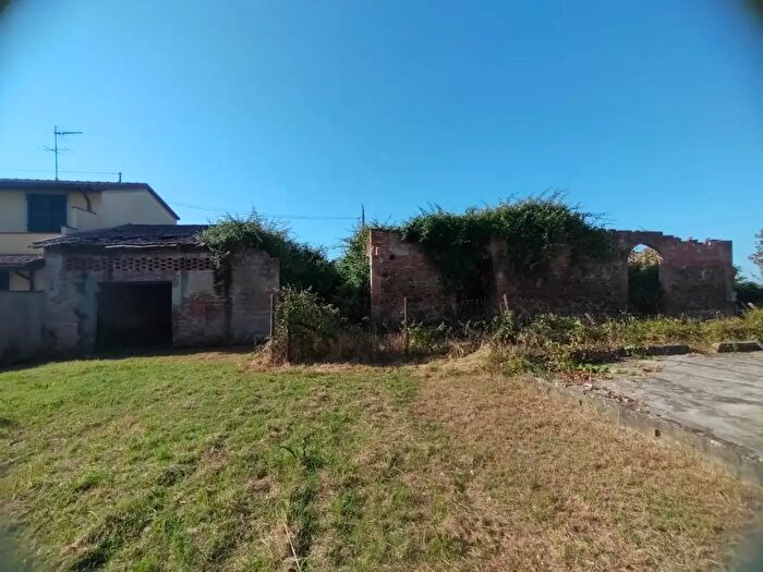 Casa con 10 locali in vendita in Cerreto Guidi