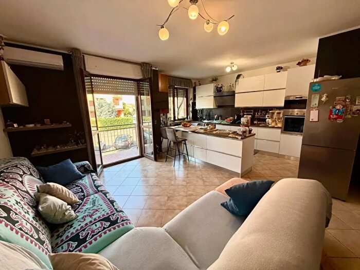 Appartamento con 5 locali in vendita in Via Basso, Alessandria