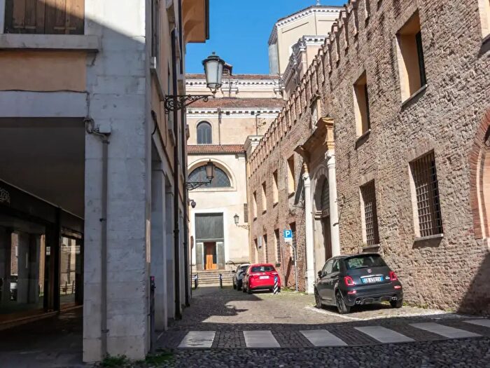 Appartamento quadrilocale in vendita in Via del Vescovado, Padova