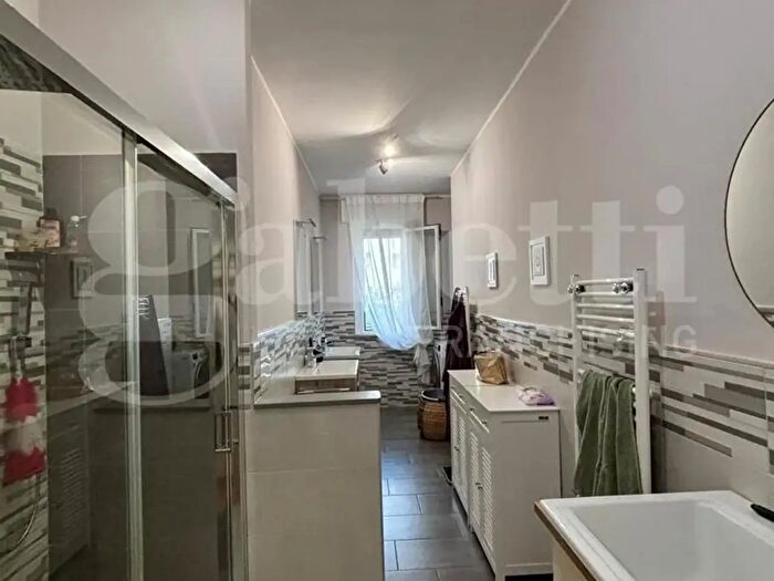 Appartamento trilocale in affitto in Viale Lazio, Rozzano