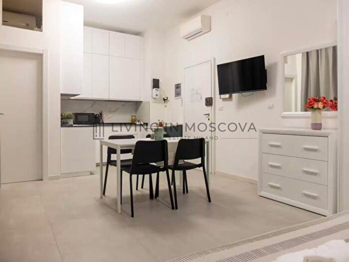 Appartamento bilocale in affitto in Via della Moscova, Moscova, Milano