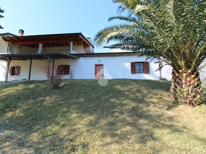 Casa trilocale in vendita in Via Manca Lauro, Montalto Uffugo