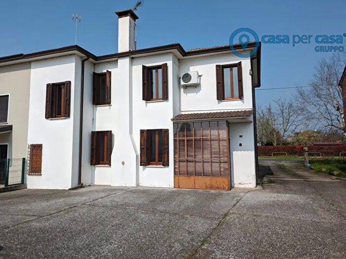 Casa quadrilocale in vendita in Villadose