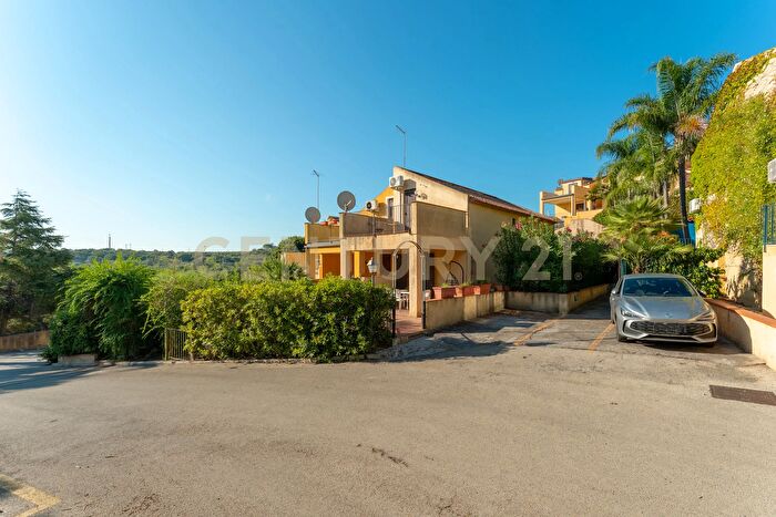 Casa trilocale in vendita in Baia Arcile, Augusta