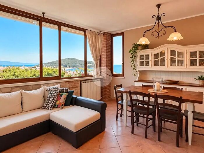 Casa trilocale in vendita in Via dei Mandorli, Gaeta