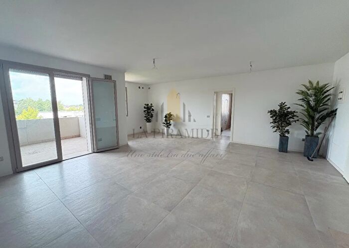 Appartamento con 5 locali in vendita in Padova Zona Guizza Rif, Padova