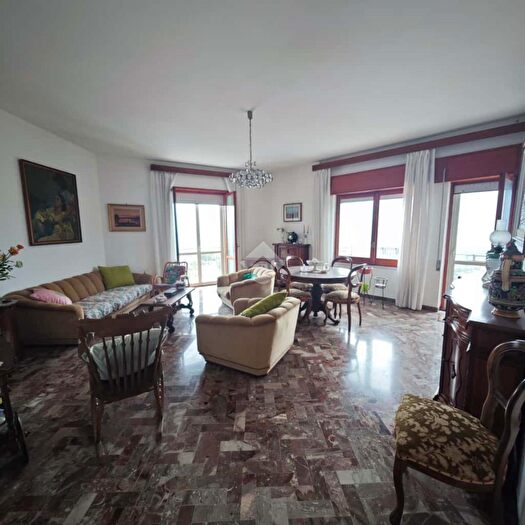 Appartamento con 5 locali in vendita in Via San Martino, Castelforte