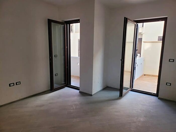 Appartamento con 5 locali in vendita in Via Partigiani Caduti, Grottaglie