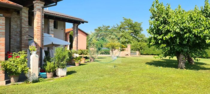 Casa con 5 locali in vendita in Via Le Motte, Santa Maria Di Sala