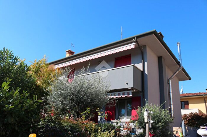 Casa con 5 locali in vendita in Via Bennati, Spinea