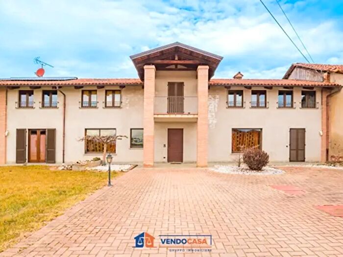 Casa con 6 locali in vendita in Via San Ciriaco, Genola