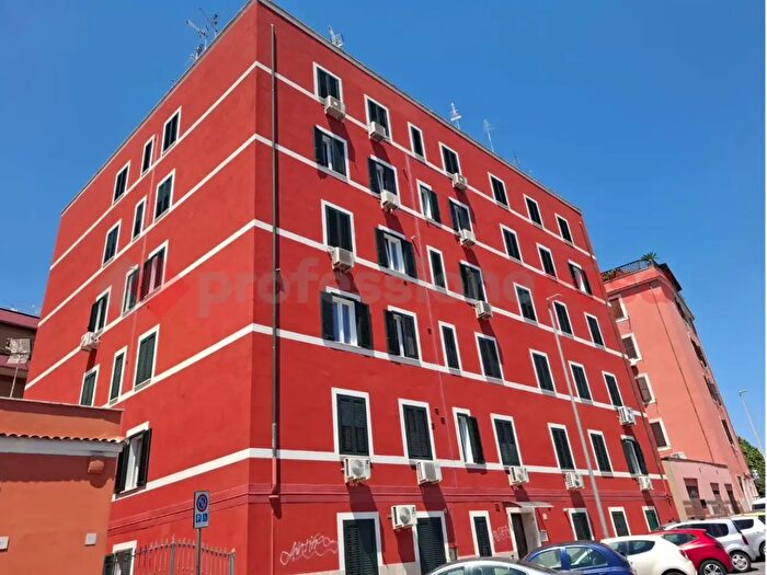 Appartamento bilocale in vendita in Via dei Pini, Roma