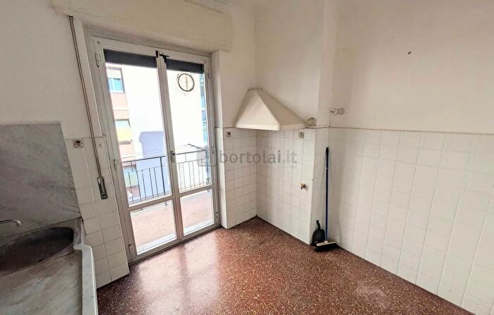 Appartamento quadrilocale in vendita in Via Montenero, Genova