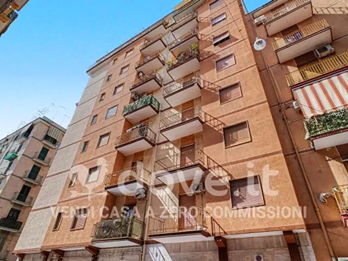 Appartamento trilocale in vendita in Via Livio Andronico, Taranto