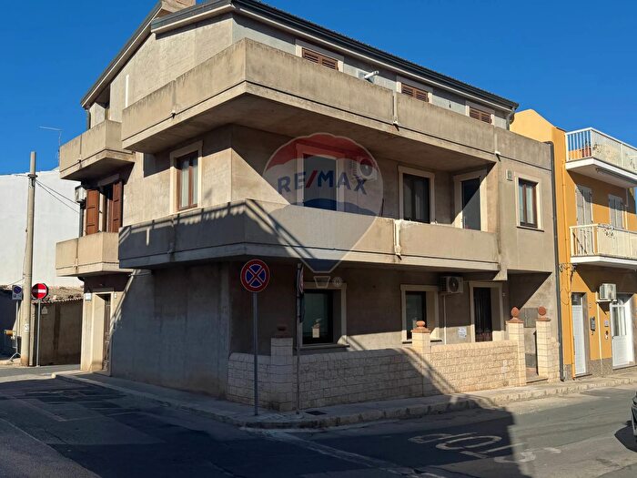 Casa con 12 locali in vendita in Via Catrini, Portopalo Di Capo Passero