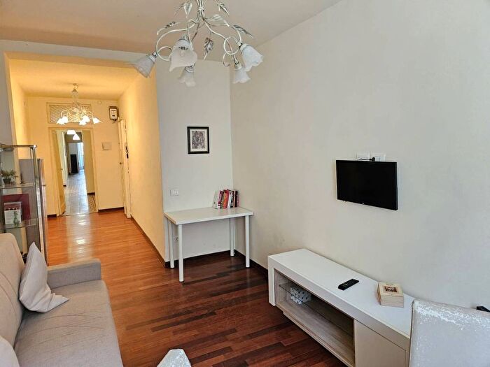 Appartamento quadrilocale in affitto in Via Montebello, Borgo Ognissanti Il Prato, Firenze