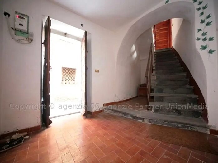 Casa con 5 locali in vendita in Follo