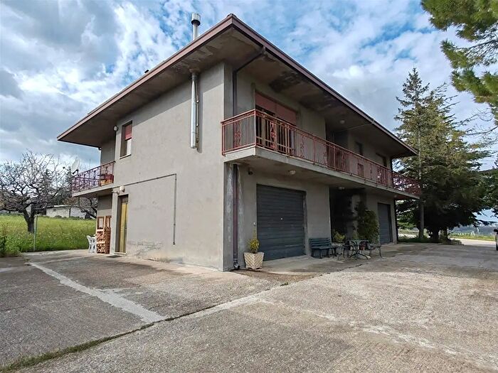 Casa con 12 locali in vendita in Orsogna