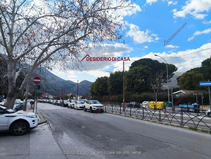 Casa con 7 locali in vendita in Palermo
