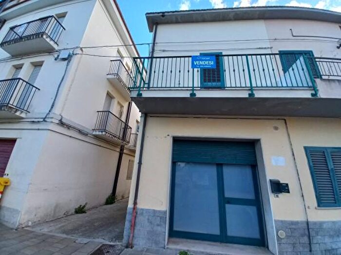 Casa quadrilocale in vendita in Via Sangro, Archi