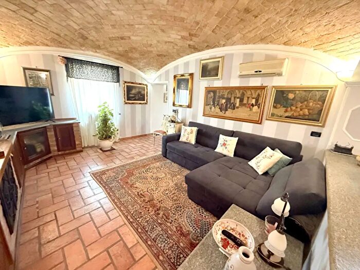 Casa con 6 locali in vendita in Pozzolo Formigaro