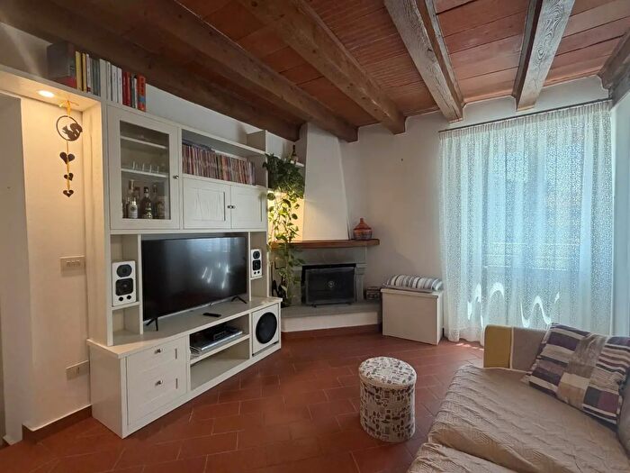 Appartamento trilocale in vendita in Via Nazionale, Castel San Niccolo'