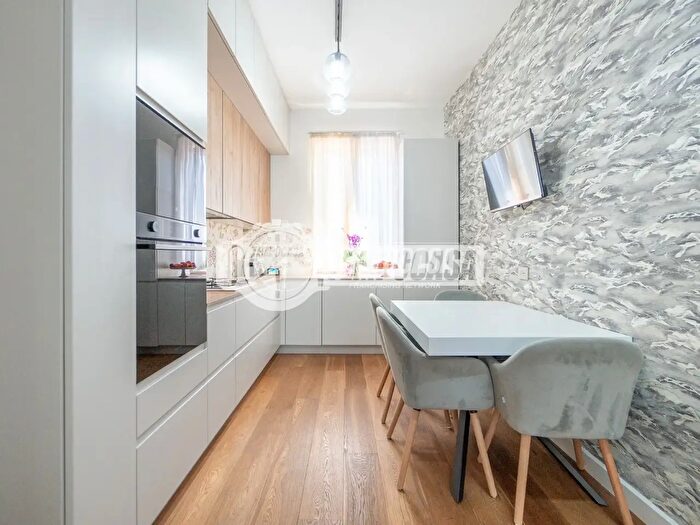 Appartamento trilocale in vendita in Via Francesco Laparelli, Roma