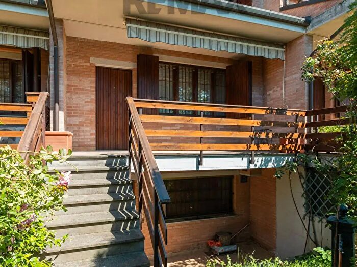 Casa con 6 locali in vendita in Via Clelia Barbieri, Valsamoggia