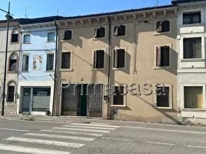 Casa con 8 locali in vendita in Via Marconi, Belfiore