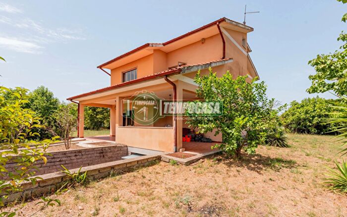 Casa con 8 locali in vendita in Via Via E De Nicola, Anguillara Sabazia