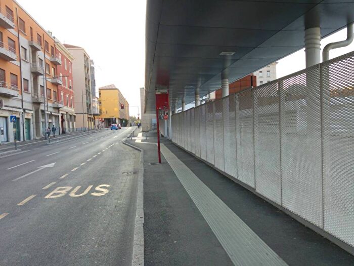 Appartamento trilocale in affitto in Via de' Carracci, Bolognina, Bologna