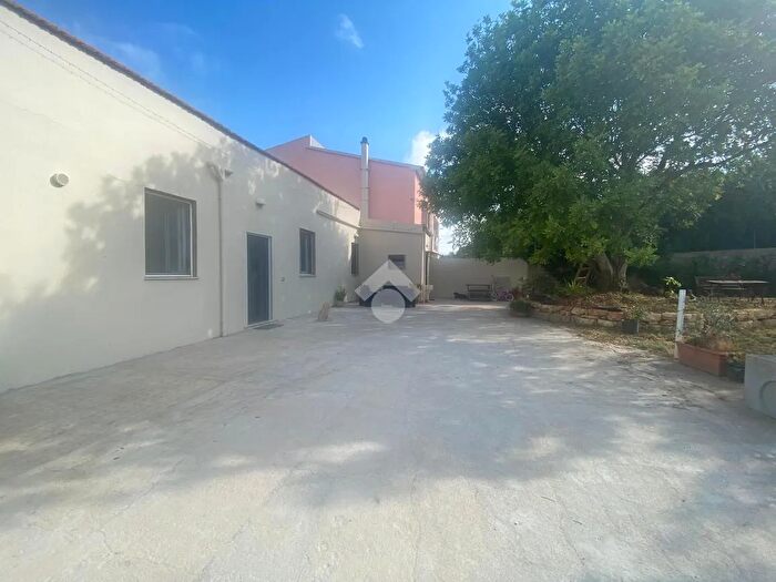 Appartamento con 6 locali in vendita in Str Vicinale S Vigliano, Sassari