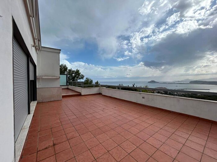 Casa trilocale in affitto in Via Vecchia delle Vigne, Pozzuoli Alta, Pozzuoli
