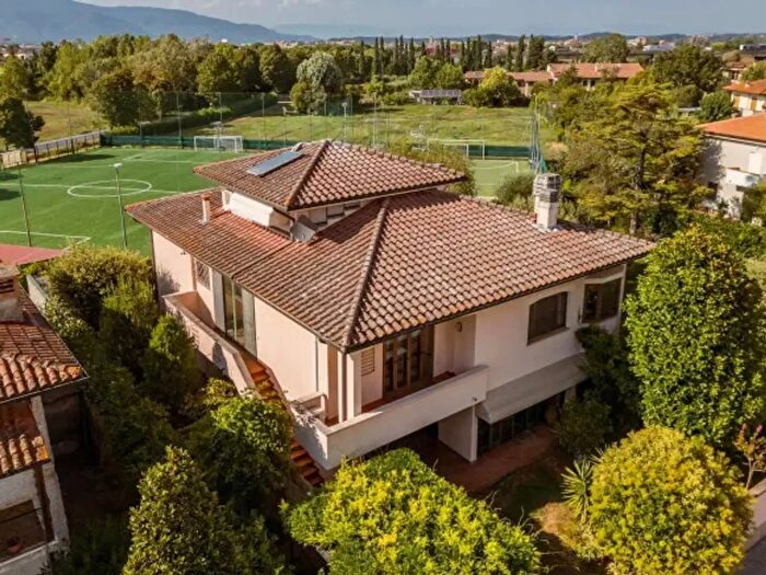 Casa con 6 locali in vendita in Via del Popolo, Pontedera