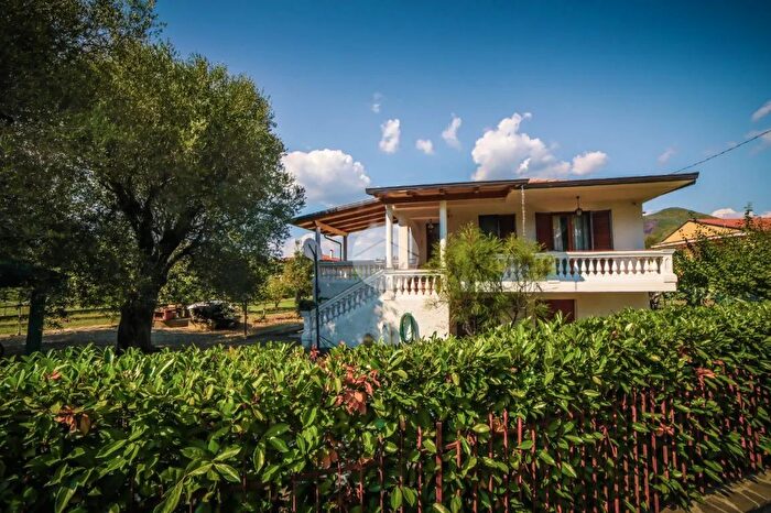 Casa con 10 locali in vendita in Contrada Fiumara, Santa Marina