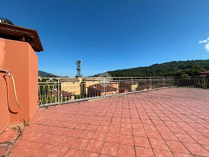 Appartamento trilocale in vendita in Via Pineta, Rapallo
