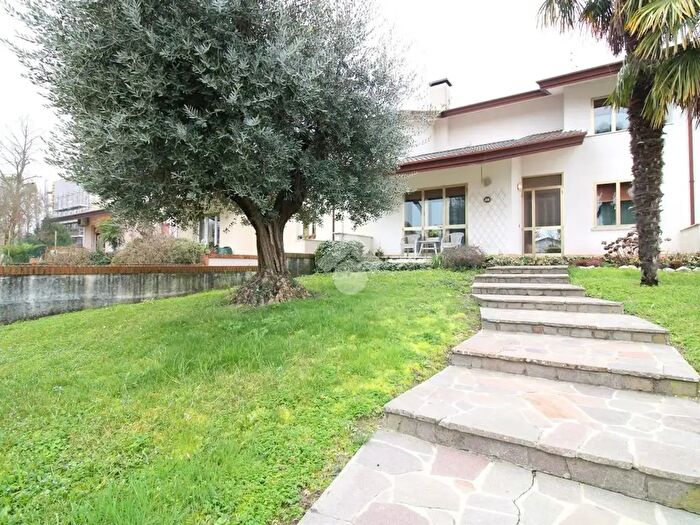 Casa con 5 locali in vendita in Viale VIII Marzo, Concordia Sagittaria