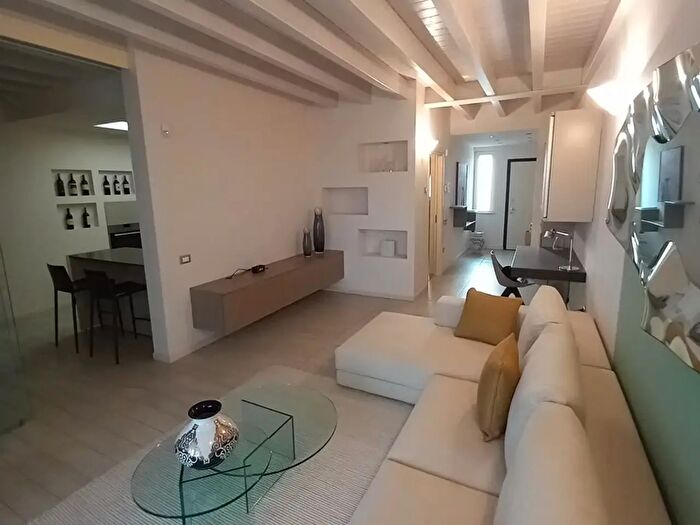 Appartamento con 5 locali in vendita in Padenghe Sul Garda