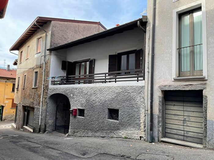 Appartamento trilocale in vendita in Via Marsala, Gemonio