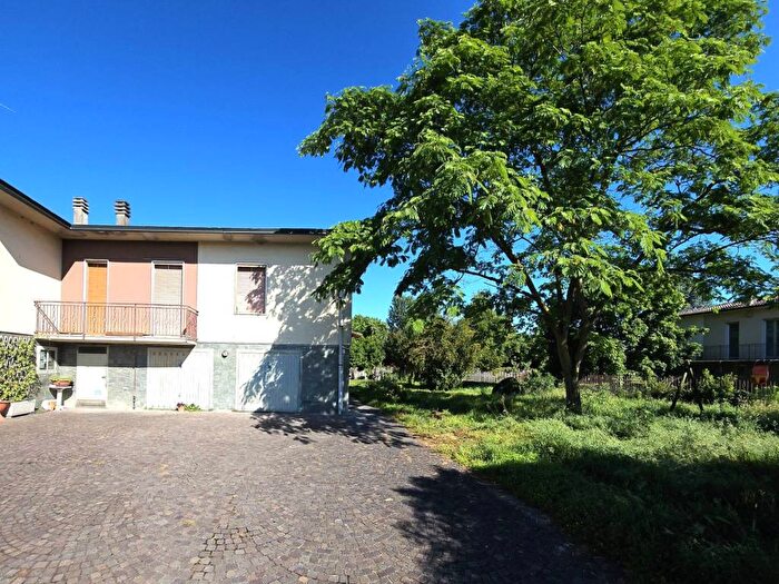 Appartamento trilocale in affitto in Via San Rocco, Battaglione, Cremona