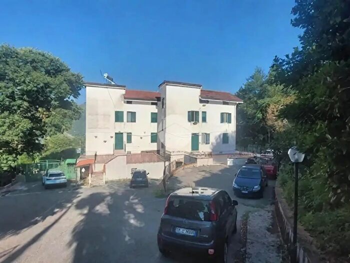 Appartamento trilocale in vendita in Via Piana, Pellezzano