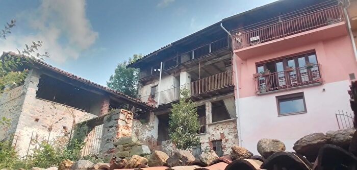 Casa con 10 locali in vendita in Case Code Inferiore Sagliano Micca Biella Piemonte Italia, Sagliano Micca